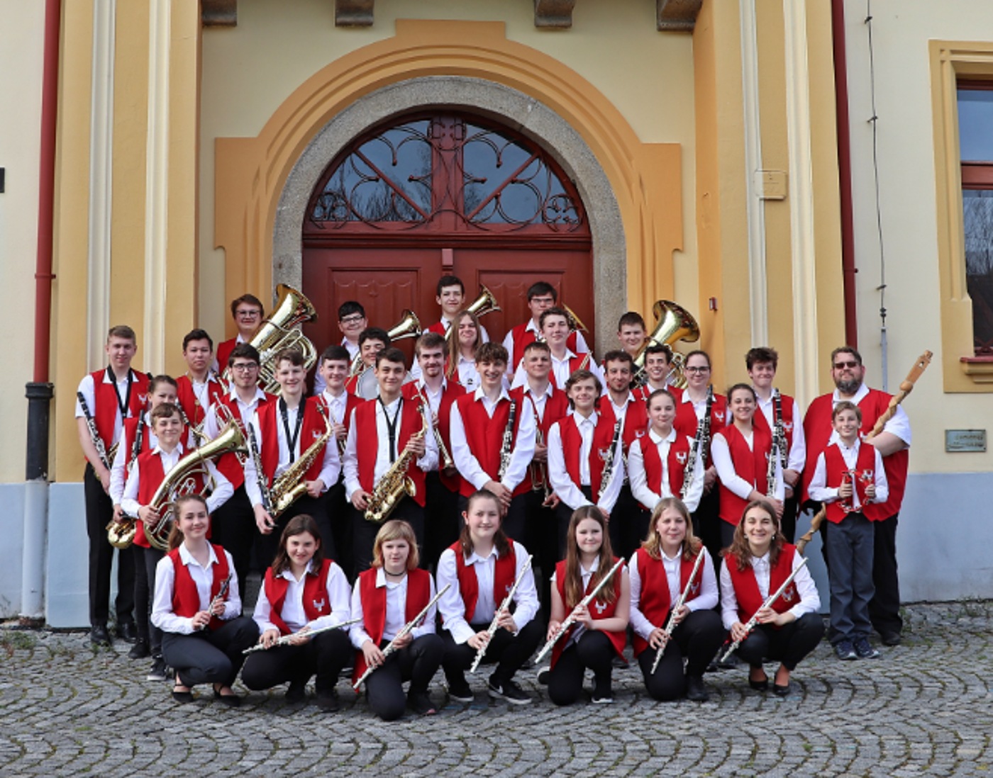Skupinová fotografie členů dechového orchestru